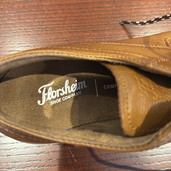Boys Florsheim dress shoes. Size 4. Worn once. - Picture 2 of 3